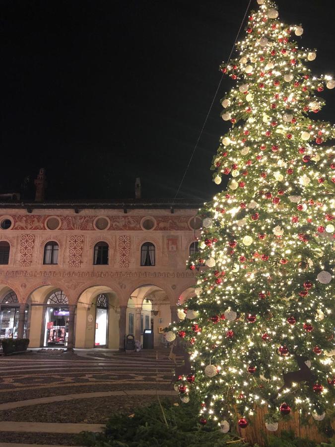 Emma Home Adiacente Alla Piazza Ducale Vigevano Kültér fotó