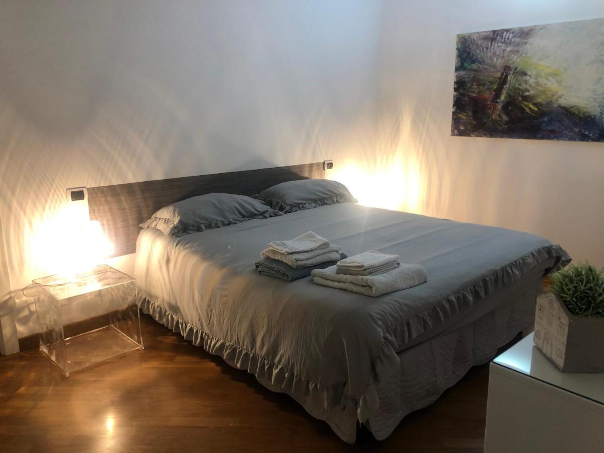 Emma Home Adiacente Alla Piazza Ducale Vigevano Kültér fotó