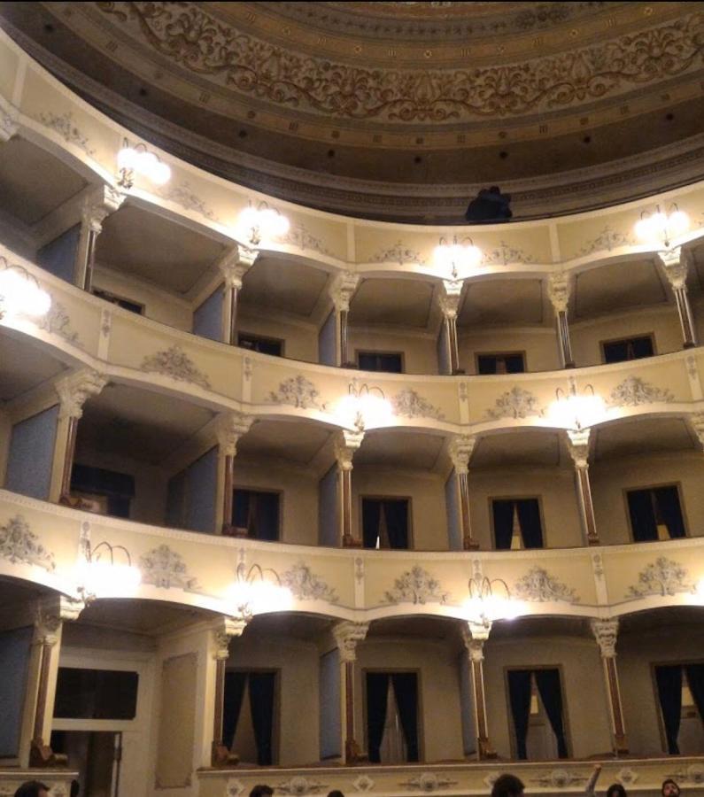 Emma Home Adiacente Alla Piazza Ducale Vigevano Kültér fotó